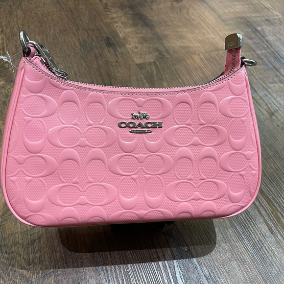 NWT Coach CDA98 Teri Shoulder Bag In Signature Leather With Heart Charm Pink - Picture 7 of 15